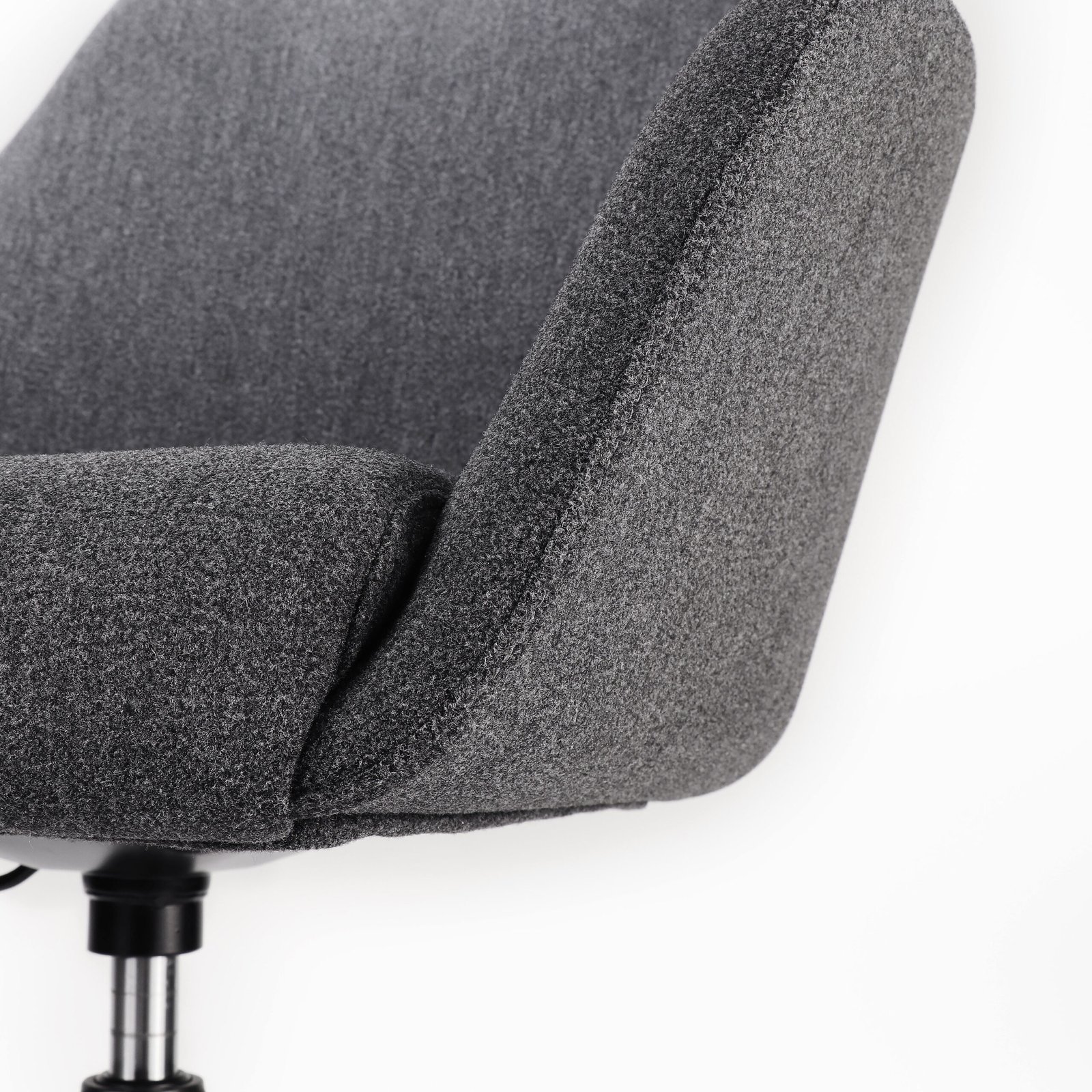 LE01 Chair - Image 14