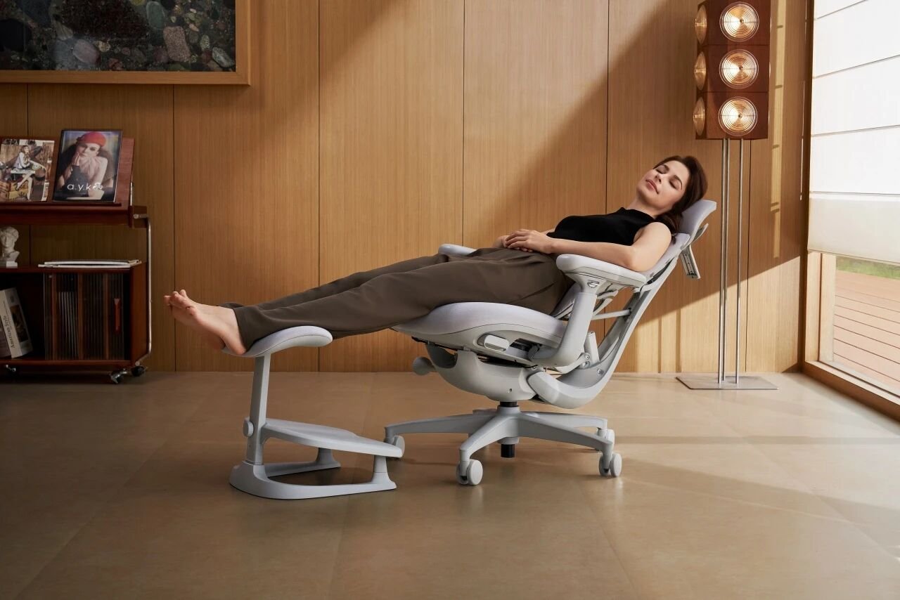 Holographic Follow-Through System